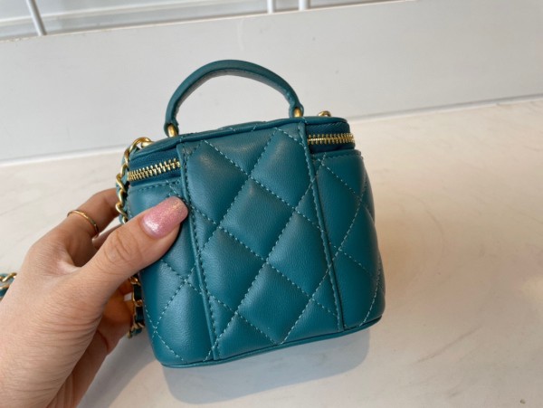 Handbag  Chanel  AP2198  size  11*8.5*7 cm