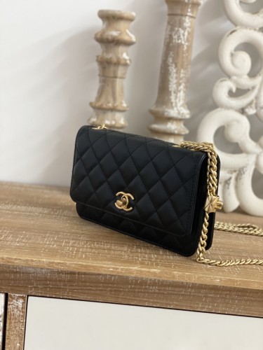 Handbag  Chanel  81221  size  19 cm