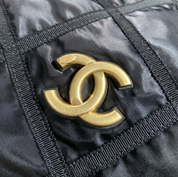 Handbag  Chanel  size  25×46×28 cm