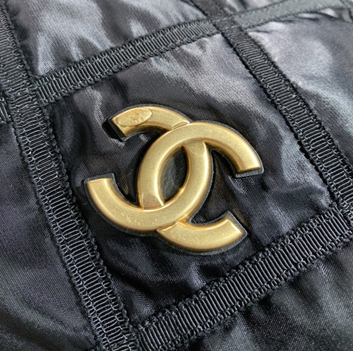 Handbag  Chanel  size  25×46×28 cm