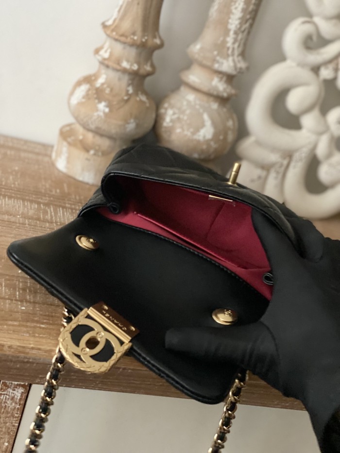 Handbag  Chanel  3473  size  13*18*6 cm