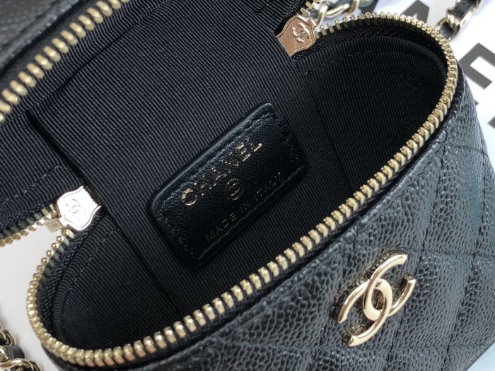  Handbag  Chanel  size  11×10×4 cm
