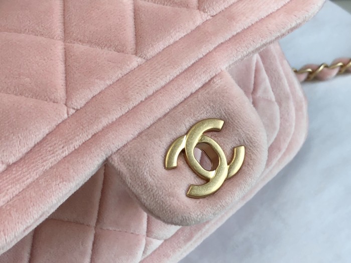 Handbag  Chanel  size  18×13×7 cm