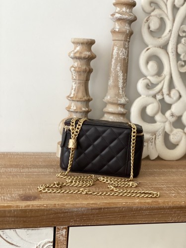 Handbag  Chanel  81222  size  16.5 cm