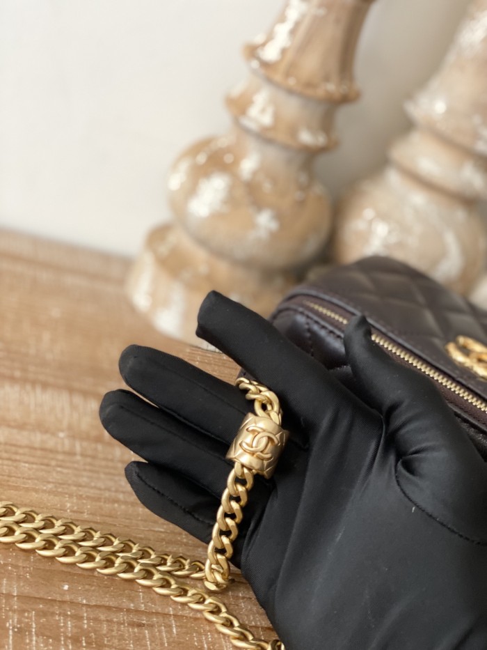 Handbag  Chanel  81222  size  16.5 cm