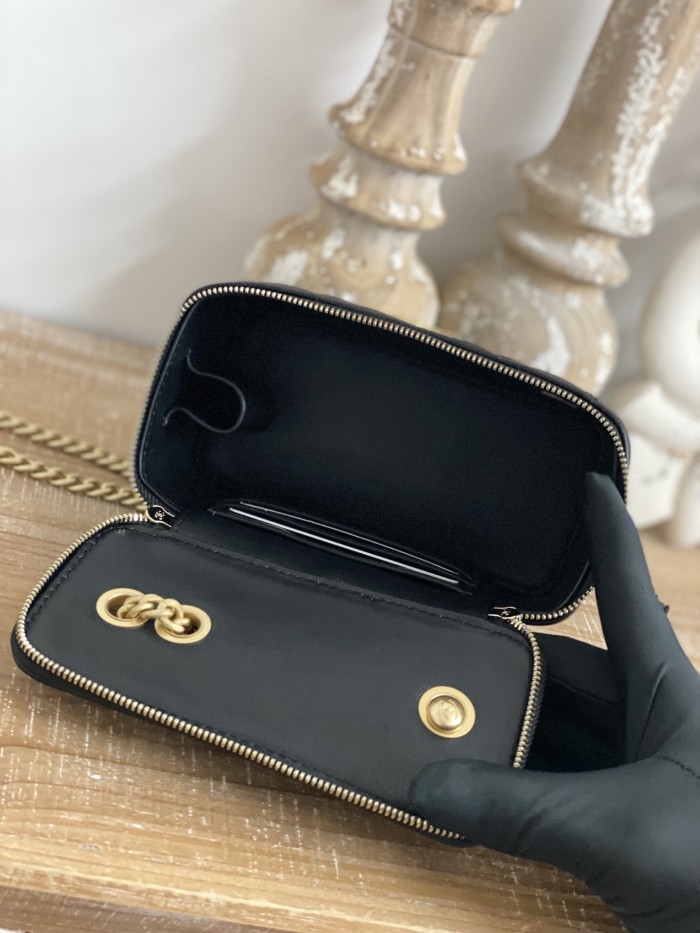 Handbag  Chanel  81222  size  16.5 cm