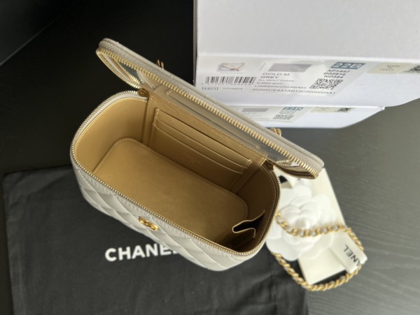 CHANEL Sheepskin Box Bag, Shoulder Bag, Crossbody Bag Regular Women's White AP2303-B02916-10601 size 16*8*10 cm