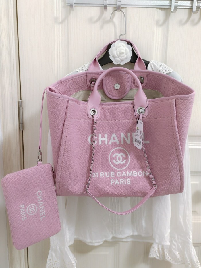 Handbag  Chanel   size  38 cm