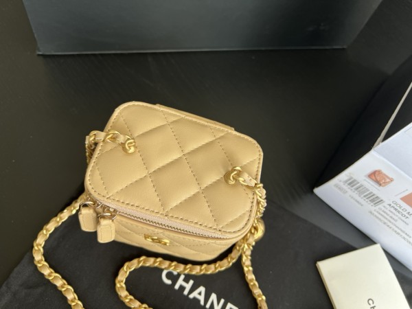 Handbag  Chanel AP1447  size 8.5cmx11cmx7 cm