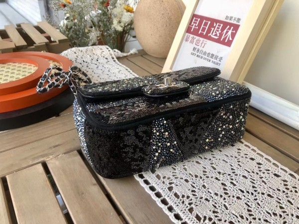 Handbag  Chanel   size  𝟐𝟎 𝐜𝐦