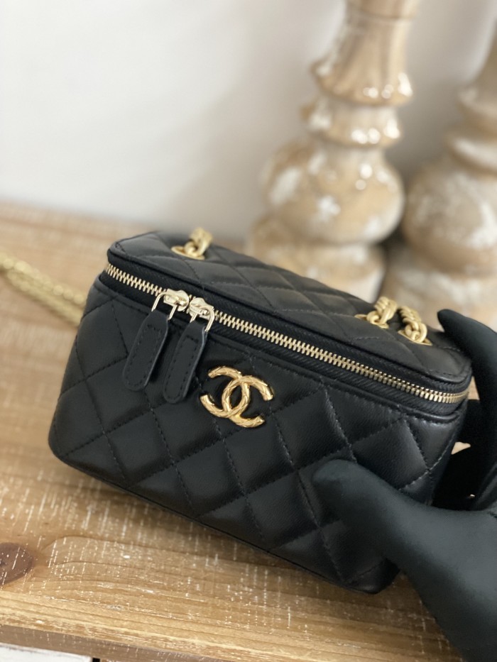 Handbag  Chanel  81222  size  16.5 cm