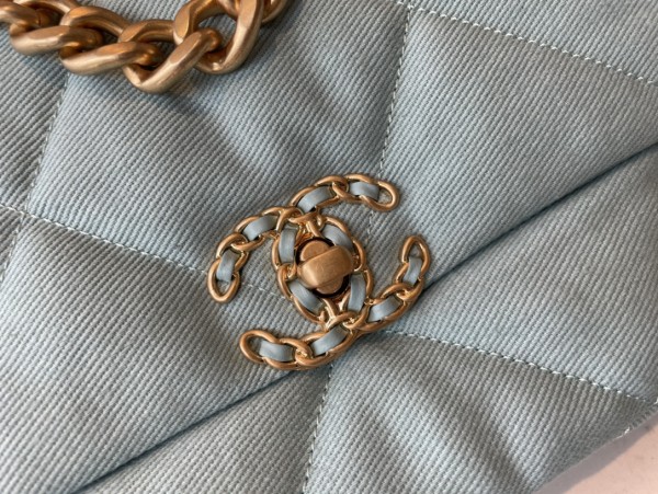 Handbag  Chanel AS1160  size 26 cm