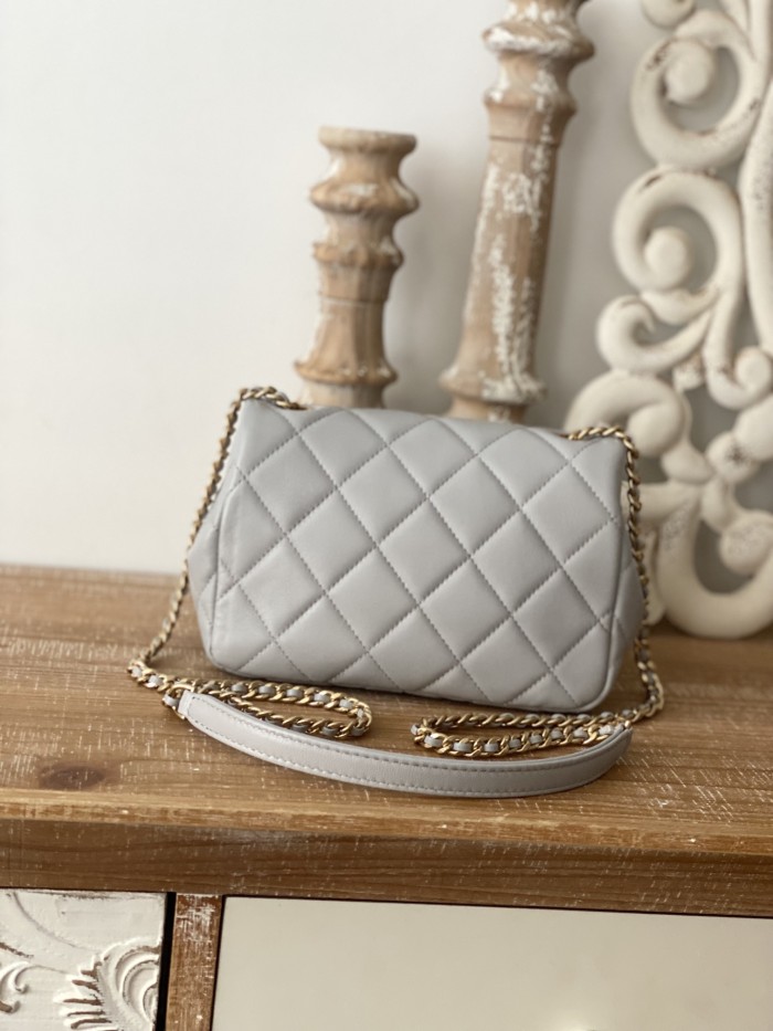 Handbag  Chanel  3474  size  15*20*8 cm