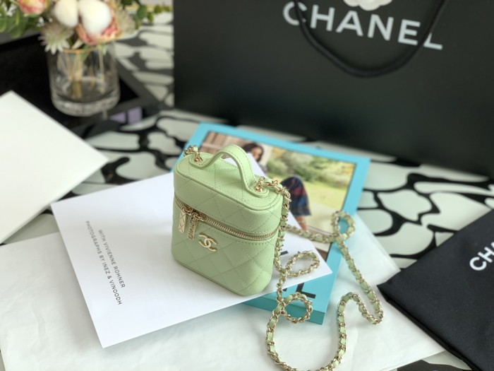  Handbag  Chanel  size  11×10×4 cm