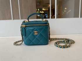 Handbag  Chanel  AP2198  size  11*8.5*7 cm