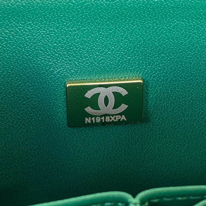 Handbag  Chanel  A01113  size  23 cm