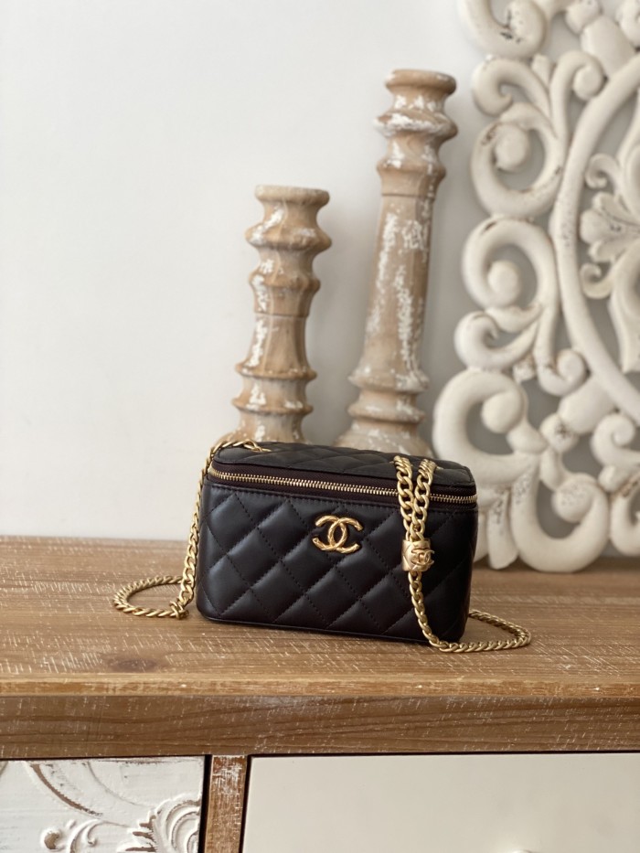 Handbag  Chanel  81222  size  16.5 cm