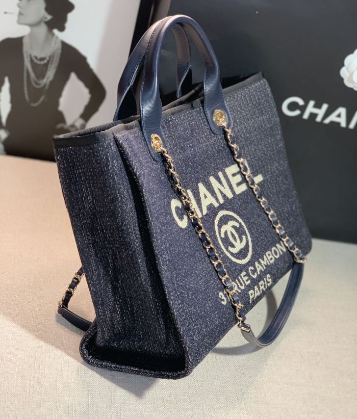 Handbag  Chanel  size  38  cm
