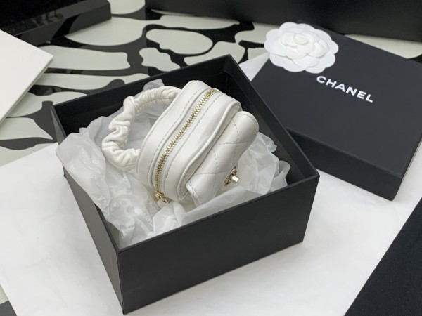  Handbag  Chanel   size  8*8.5*5.5* cm