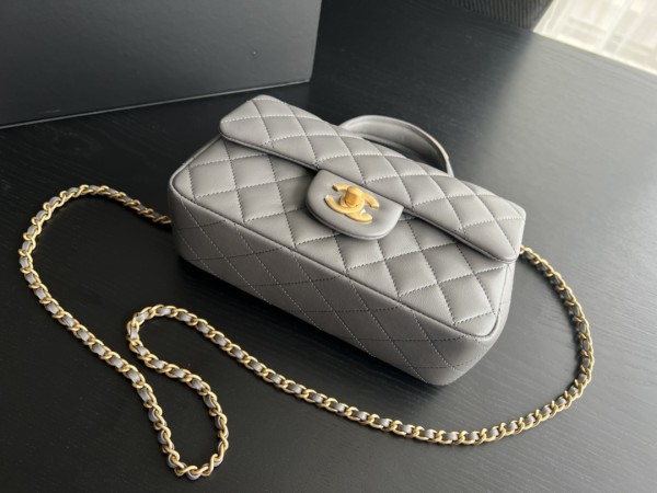  Handbag  Chanel  2431  size 20cmx12cmx6 cm