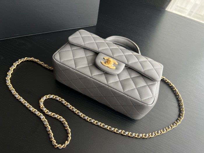  Handbag  Chanel  2431  size 20cmx12cmx6 cm