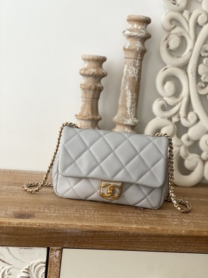 Handbag  Chanel  3474  size  15*20*8 cm