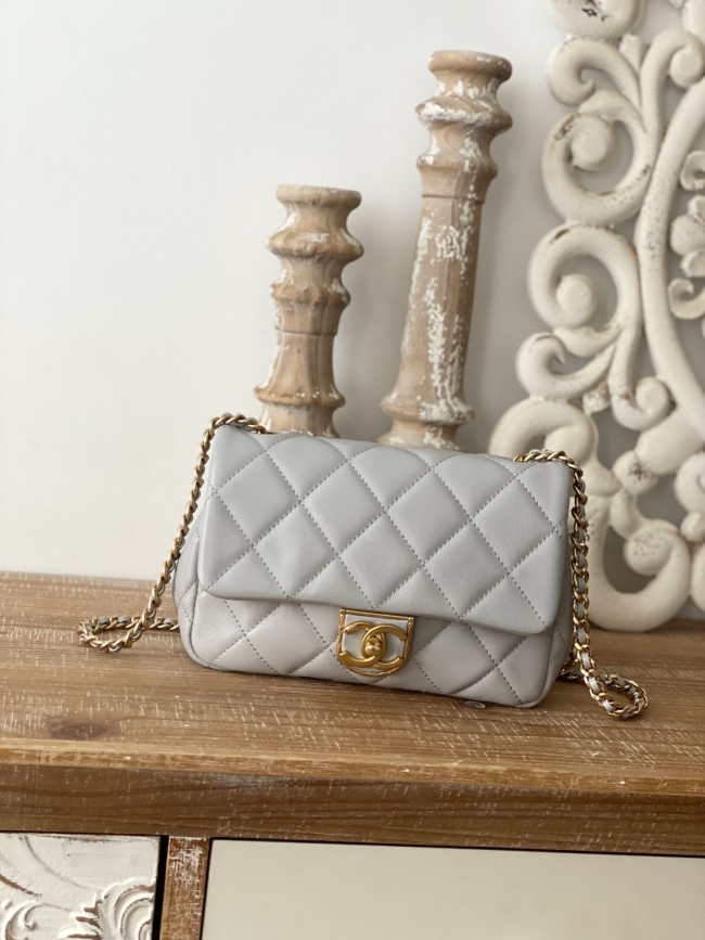 Handbag  Chanel  3474  size  15*20*8 cm