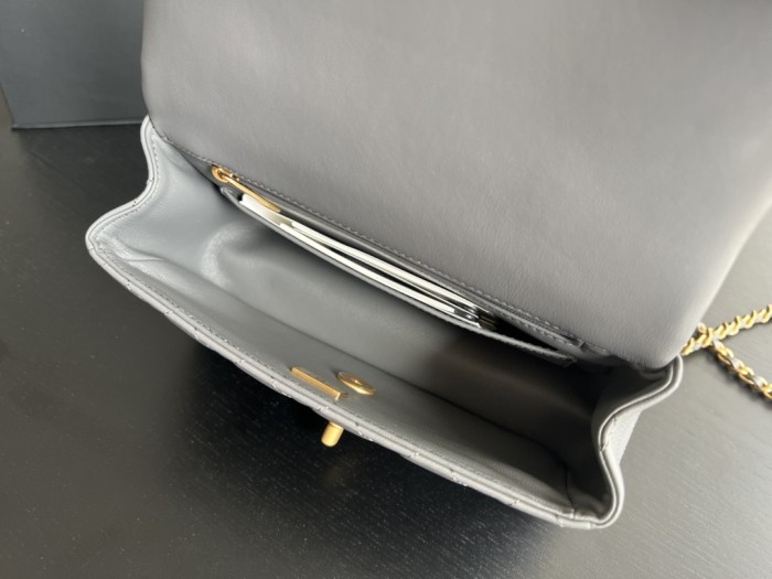  Handbag  Chanel  2431  size 20cmx12cmx6 cm