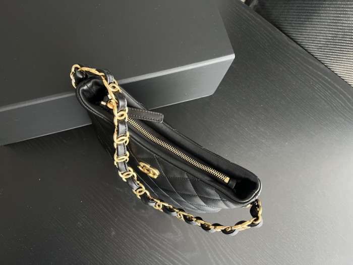 Handbag  Chanel   size  17.5cm24cm6 cm