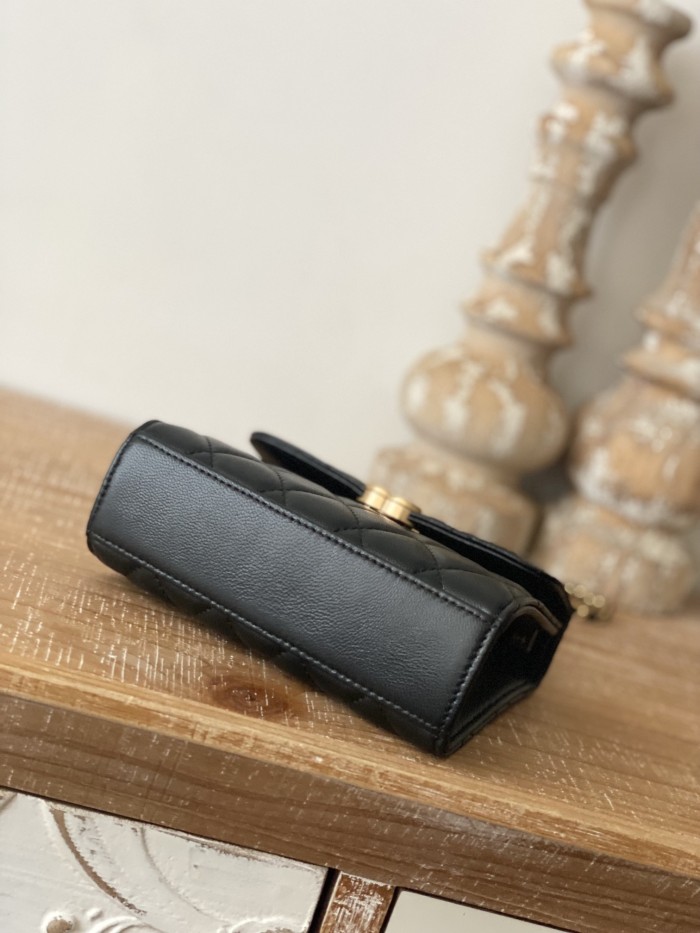 Handbag   Chanel  AP81213  size  11.5*14.5*5.5 cm