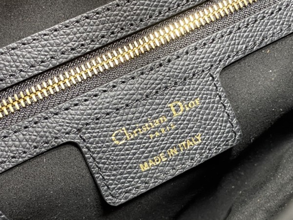  Handbag   Dior  size   25.5 cm