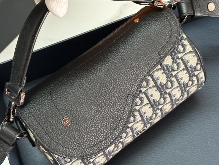 Handbag  Dior  93368  size  21x12 x 12  cm