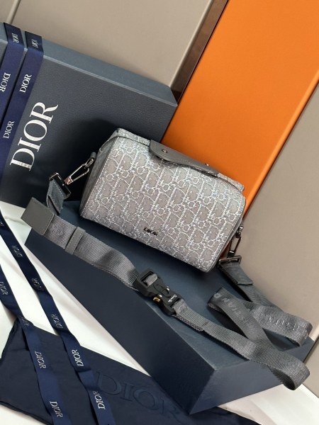 Handbag  Dior  93335  size  22 x 10.5 x 12.5  cm