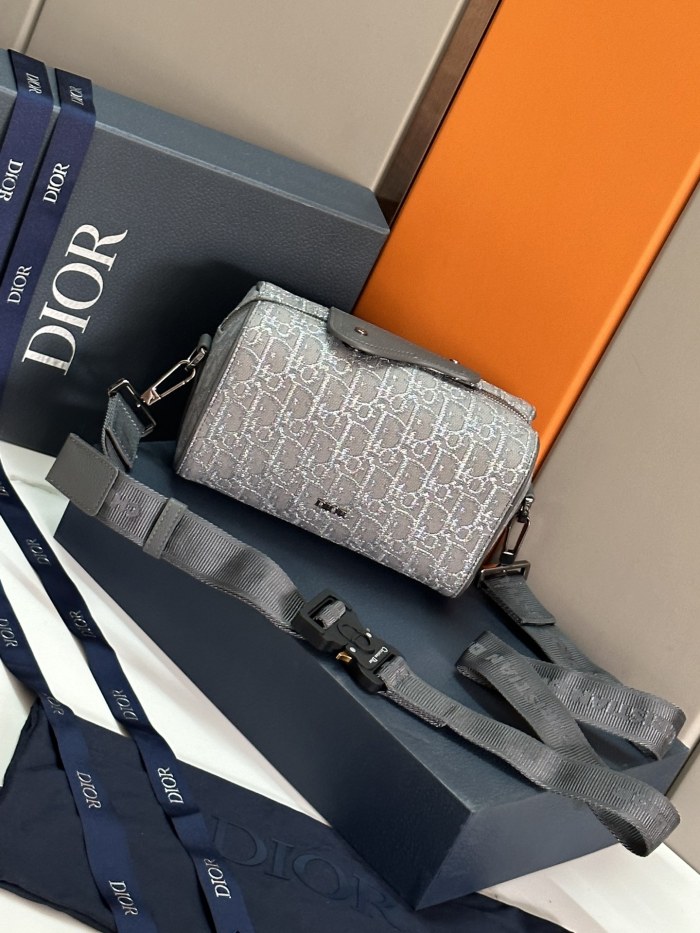 Handbag  Dior  93335  size  22 x 10.5 x 12.5  cm