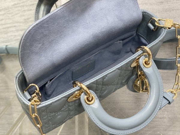 Handbag   Dior  size  22.5*6*11.5 cm