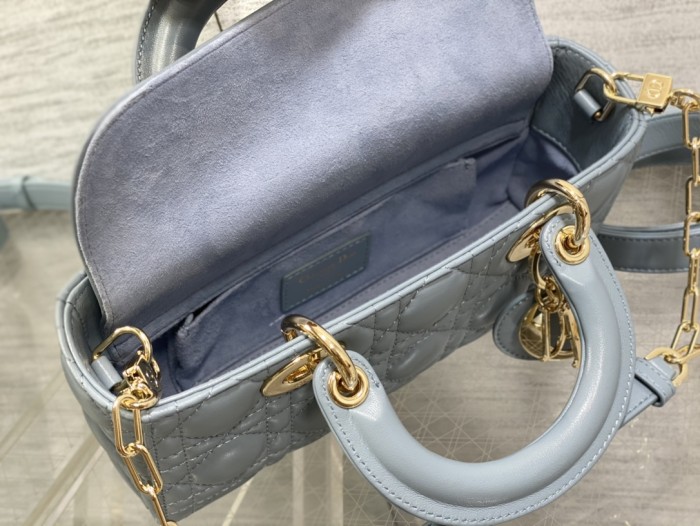 Handbag   Dior  size  22.5*6*11.5 cm