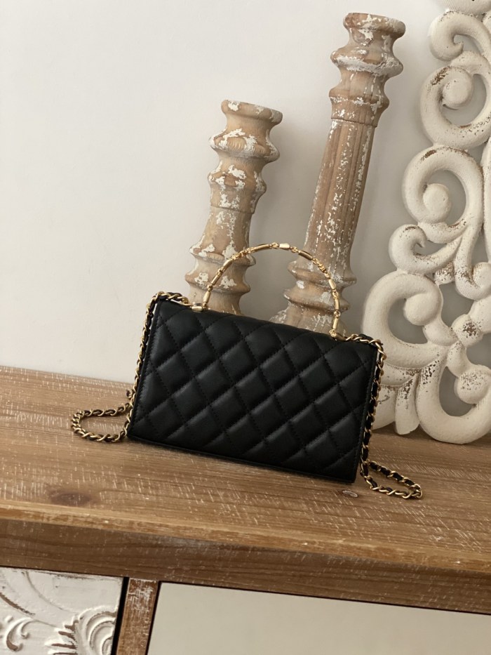 Handbag   Chanel  AP81214  size  10*18*4.5 cm