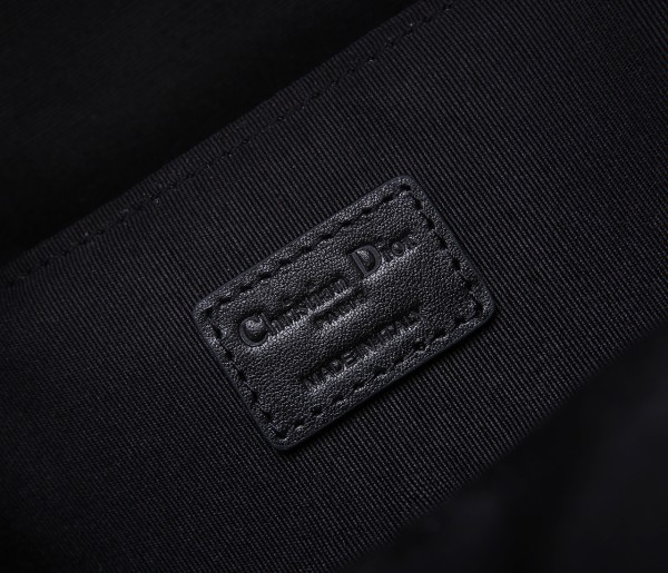 Handbag  Dior  99302  size 36x30x15 cm