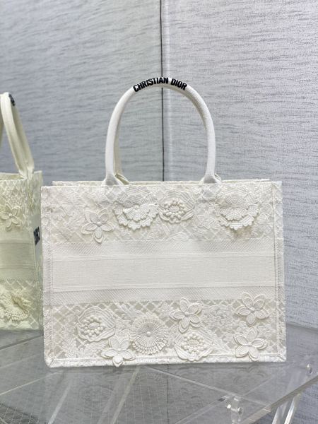 Handbag   Dior  size 36*18*28 cm