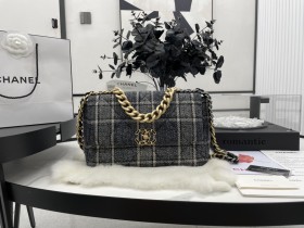  Handbag   Chanel   AS1161  size  30 cm