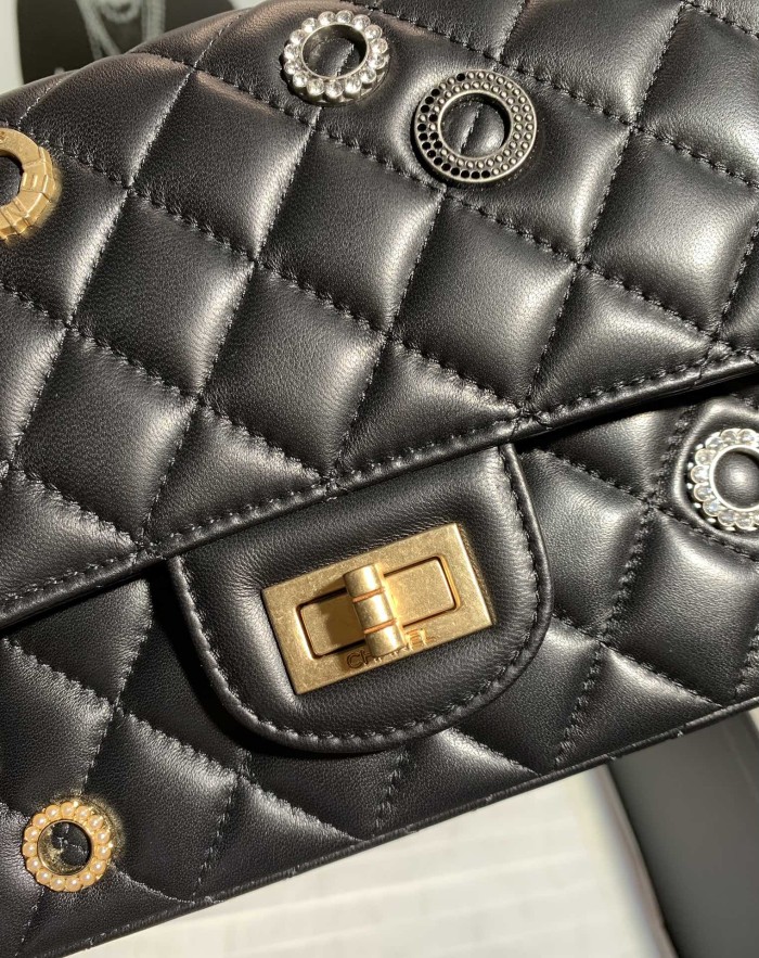 Handbag   Chanel  size  25  cm