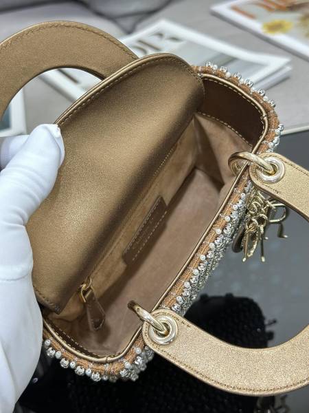 Handbag   Dior M0505  size  17 x 15 x 7  cm