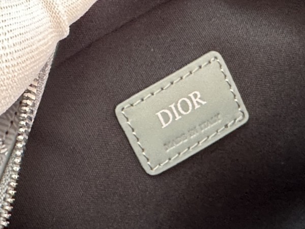 Handbag  Dior  93307  size  22 x 15 x 6  cm