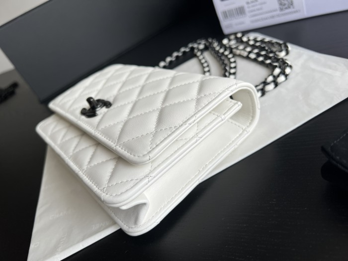 Handbag   Chanel  84456  size  19 cm