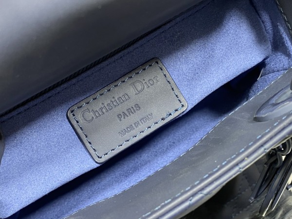 Handbag   Dior   size 17 cm