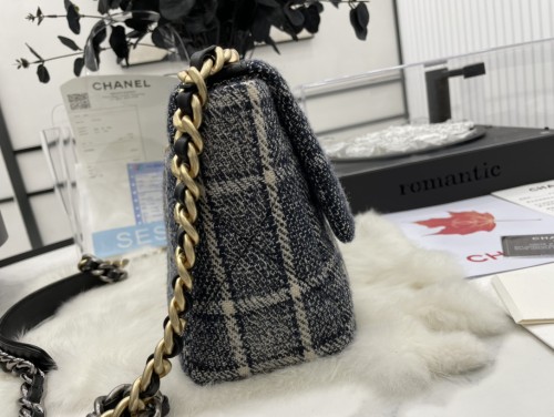  Handbag   Chanel   AS1161  size  30 cm