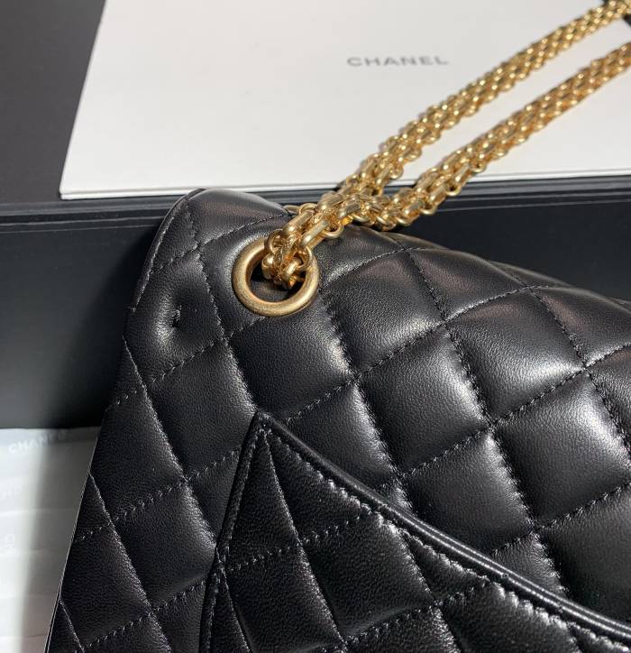 Handbag   Chanel  size  25  cm
