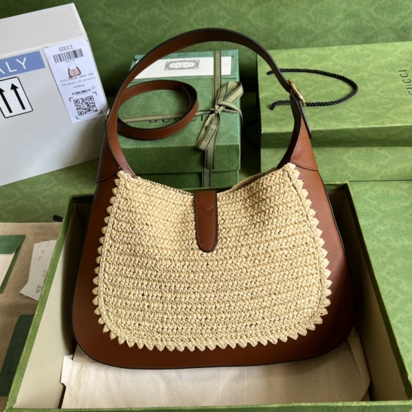 Handbag   Chanel  636712  size 35.5*25*4.5 cm