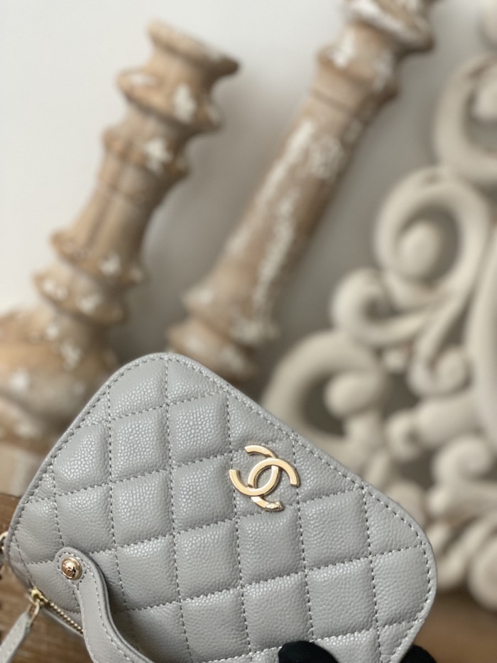 Handbag   Chanel  81215  size  15 Cm