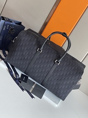 Handbag  Dior  93338  size  50 x 25 x 21.5  cm